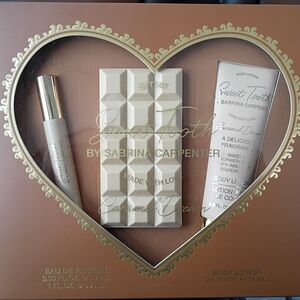 Sweet Tooth Gift Set by Sabrina Carpenter
